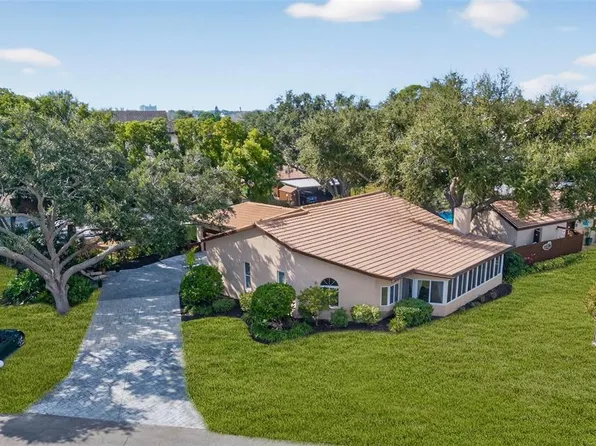 1620 Pelican Creek Xing, Saint Petersburg, FL 33707