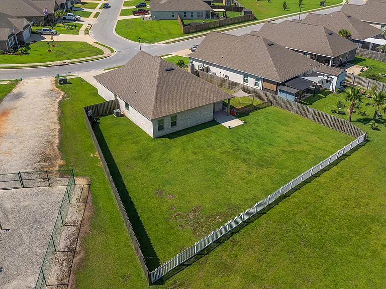 1048 Pheasant Cir — Photo 31