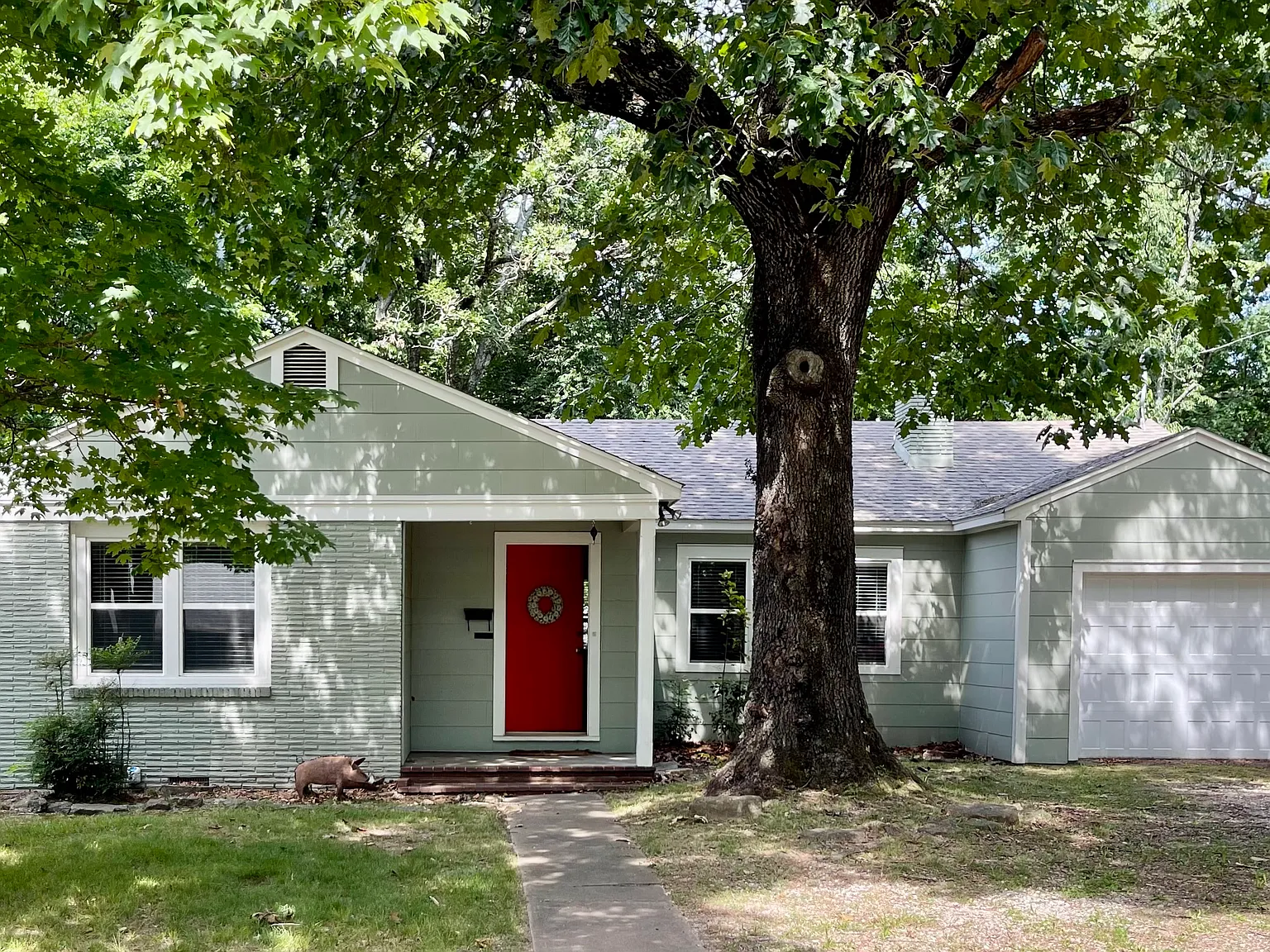 1137 N Hillcrest Avenue — Photo 1