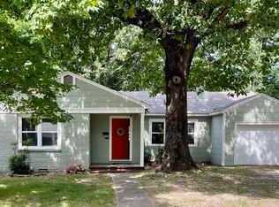 1137 N Hillcrest Ave, Fayetteville, AR 72703