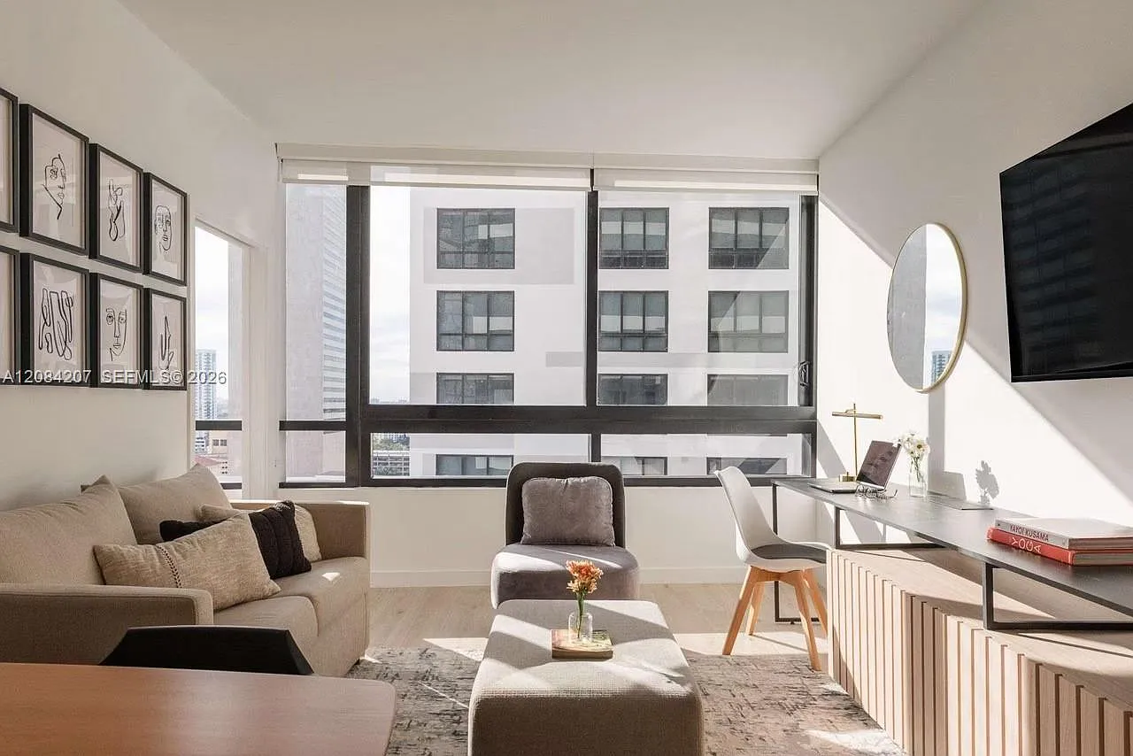 2 bed, 2.0 bath, 696 sqft, $5,300 — Photo 2