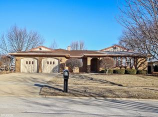 2024 Sherborn Ln, Schaumburg, IL 60193