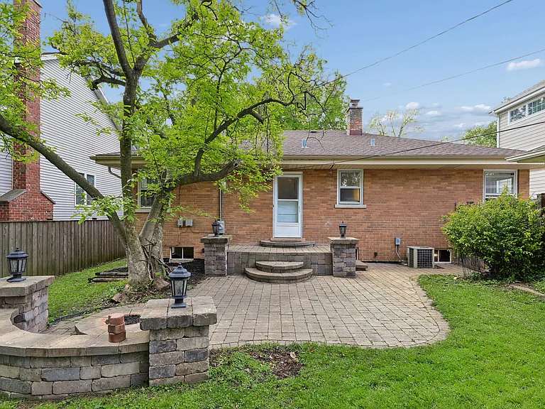 893 S Poplar Ave — Photo 17