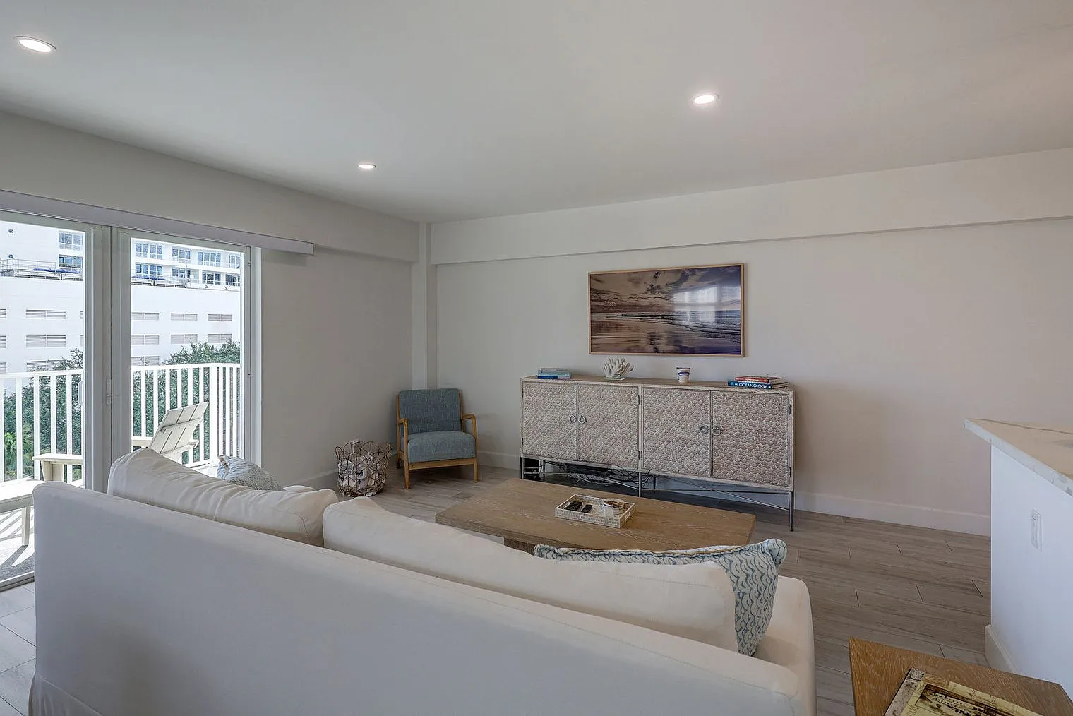 1 bed, 1.0 bath, 742 sqft, $2,806 — Photo 3
