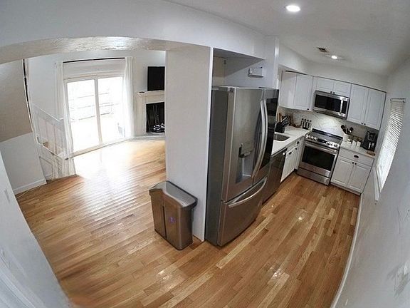 2nd image of 233 Lake St Unit D
