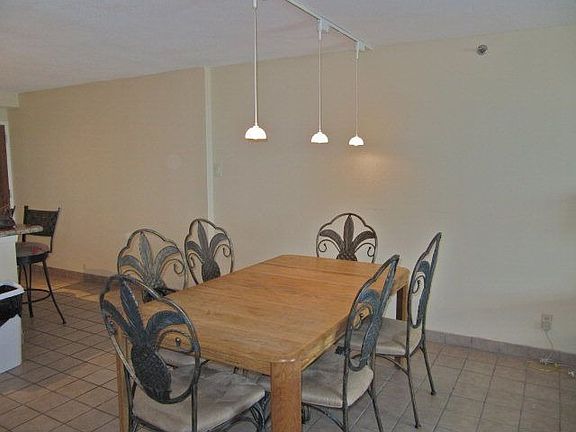 4th image of 310 Padre Blvd