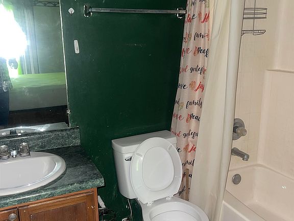 4th image of 2705 Roberts Ave