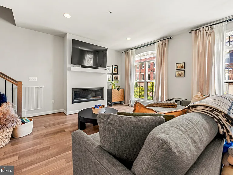 605 Skiff Way — Photo 8
