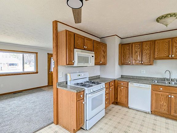 5th image of 915 Lincoln Rd