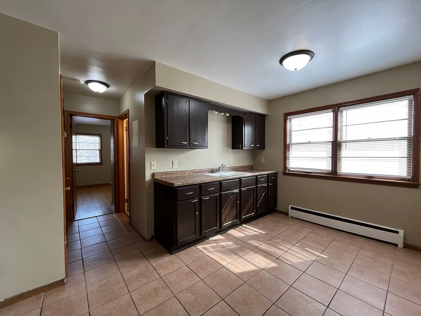 1360 Payne Ave — Photo 1