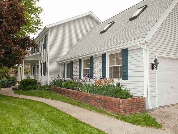 3rd image of 3633 Sunnyview Dr