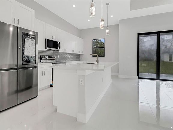 4th image of 2266 Desoto Blvd S