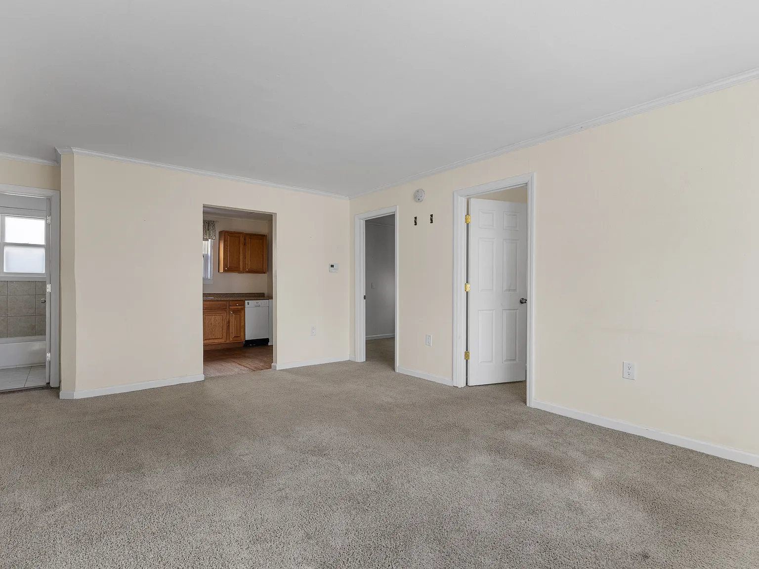 52 Maryland Ave — Photo 2