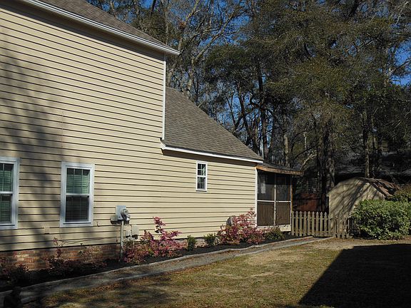 5th image of 102 SE 11th St