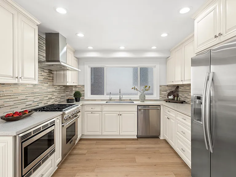 708 Iris Ave — Photo 8