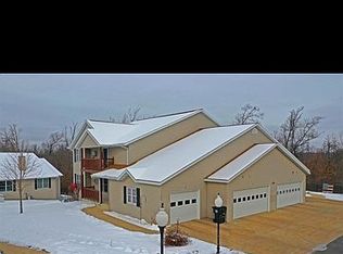 231 Country Side Ct #D, Waupaca, WI 54981