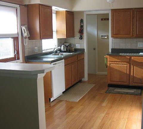 3rd image of 18074 Broxton Dr