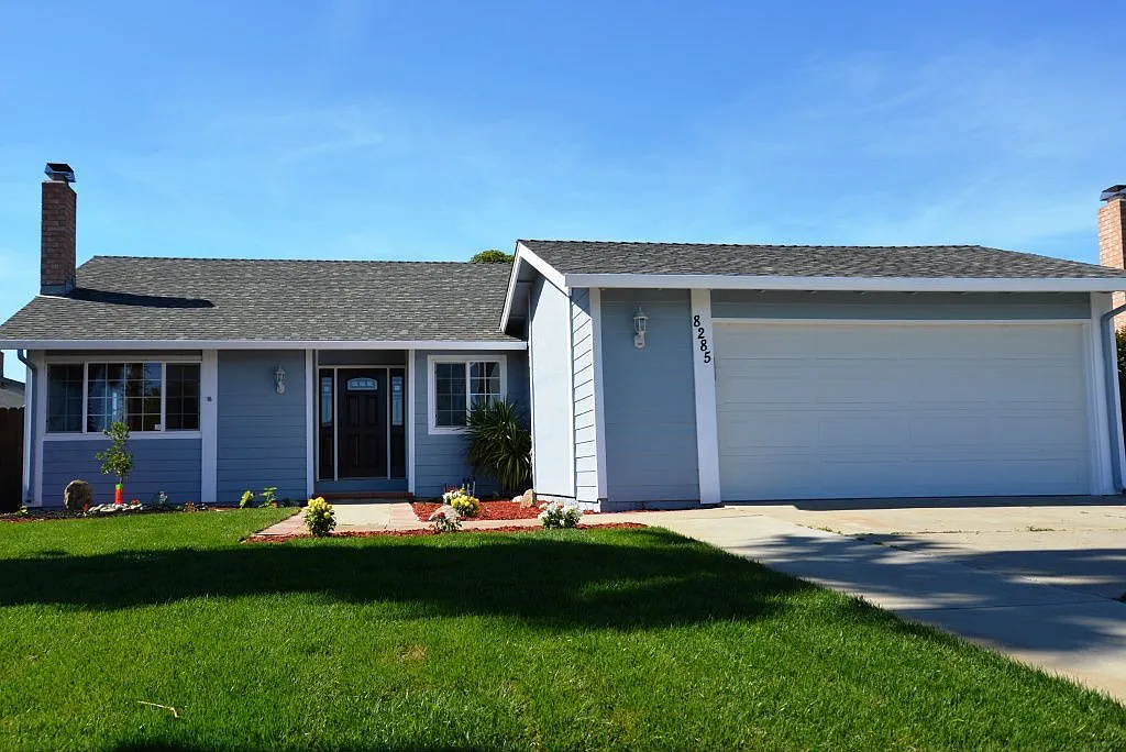 8285 Thornton Ave photo 1