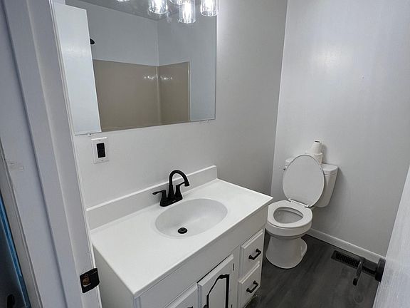 3rd image of 836 Lynn Brooke Pl