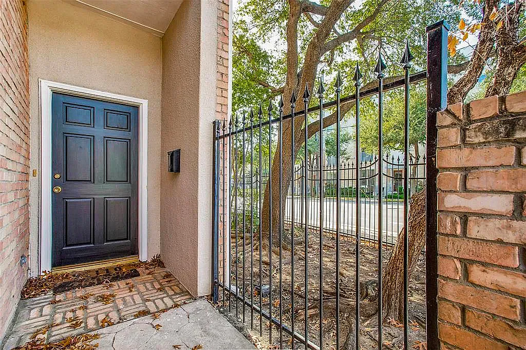3 bed, 1849 sqft, $4,390 — Photo 2