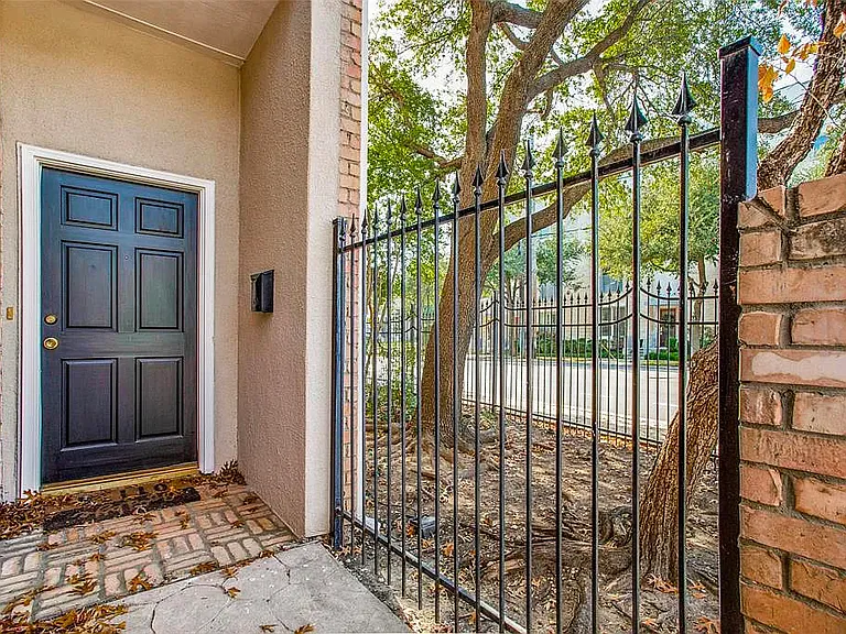 5720 La Vista Dr — Photo 2