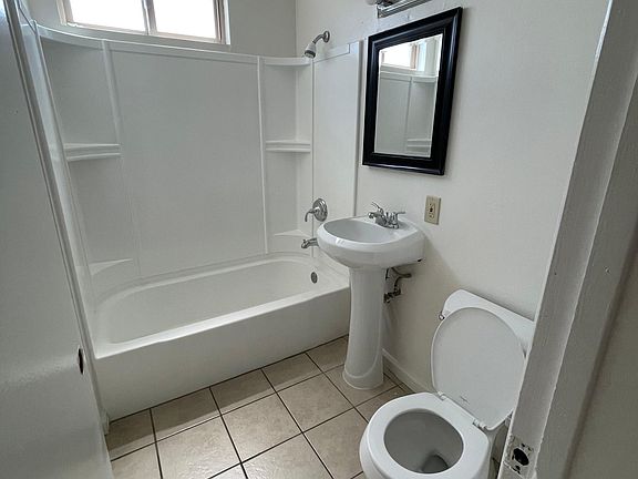 4th image of 215 N New Ave #A