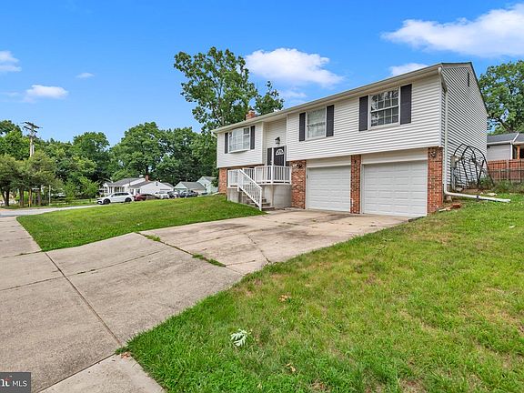3rd image of 9301 N Laurel Rd