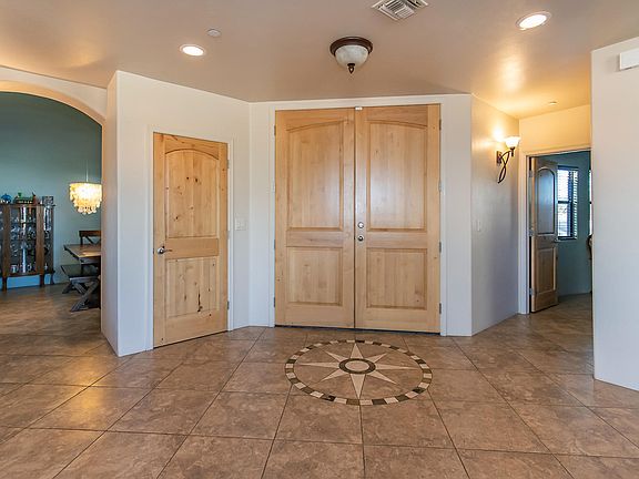 5th image of 1401 W Calle De La Plz