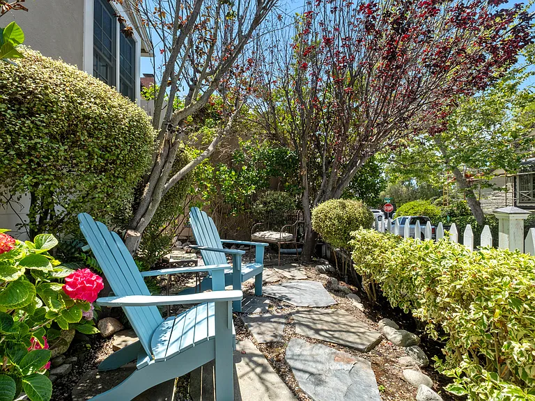 425 Graceland Dr — Photo 3