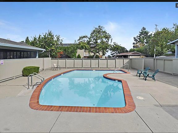 3rd image of 1960 Ascot Dr
