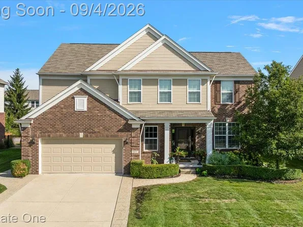 15817 Diamante Dr, Macomb, MI 48044