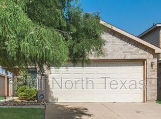 8809 Valley River Dr, Fort Worth, TX 76244