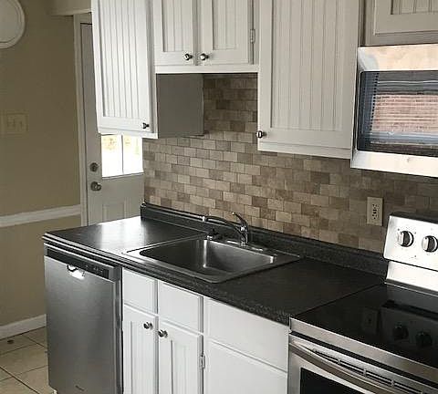 4th image of 305 Brackleigh Ln