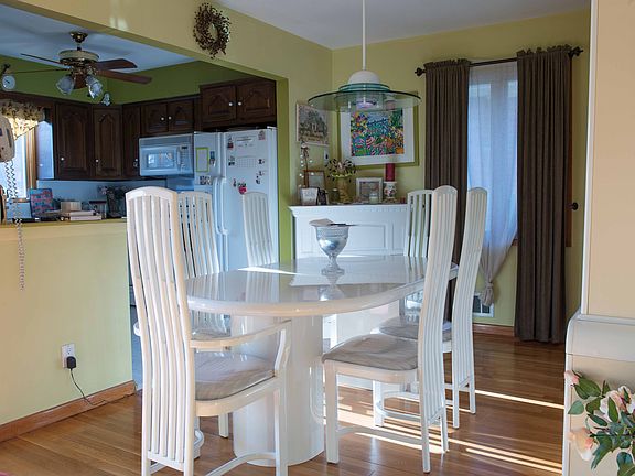 3rd image of 125 Chapin Ave