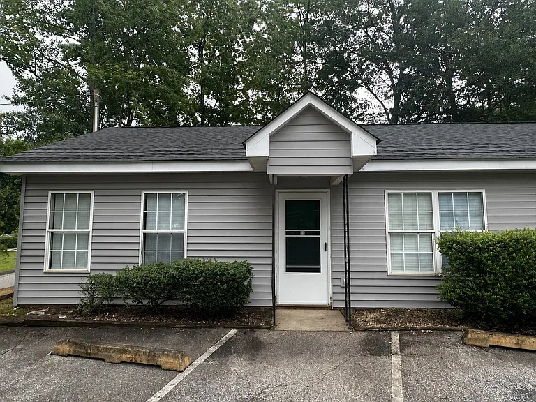 208 Sunnyside Dr — Photo 1