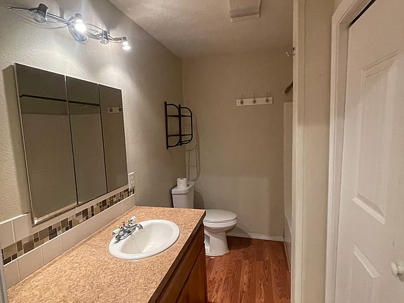 5th image of 224 Tower Rd