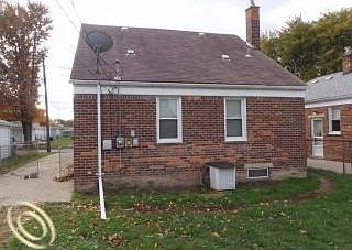 4th image of 1546 Detroit Ave