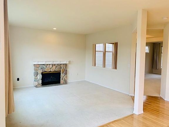 4th image of 1747 14th Ave NE
