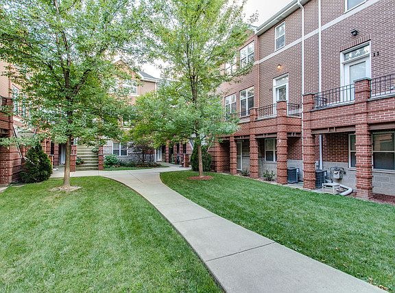 2nd image of 825 E 52nd St Unit 10
