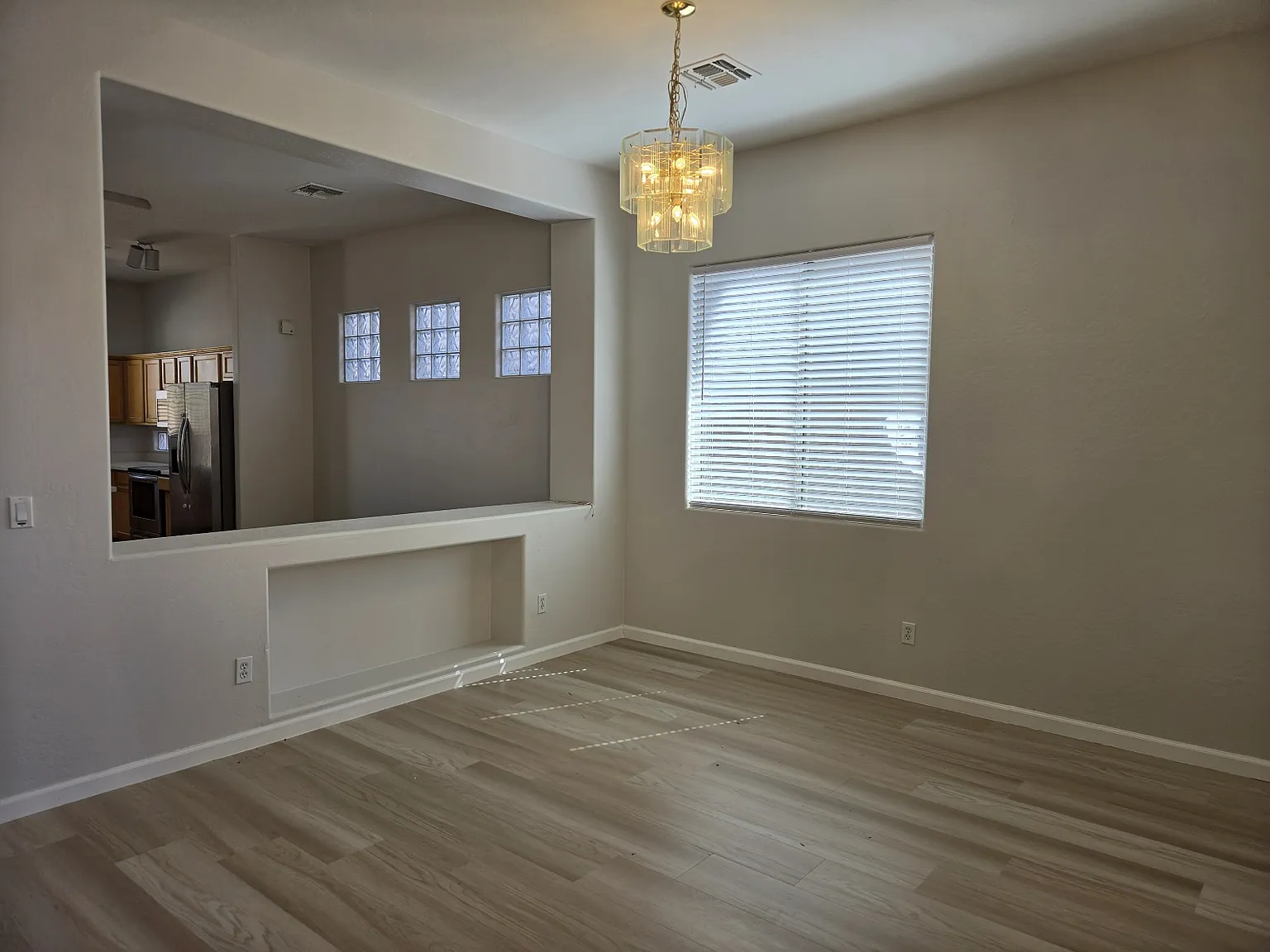 3 bed, 1969 sqft, $2,200 — Photo 4