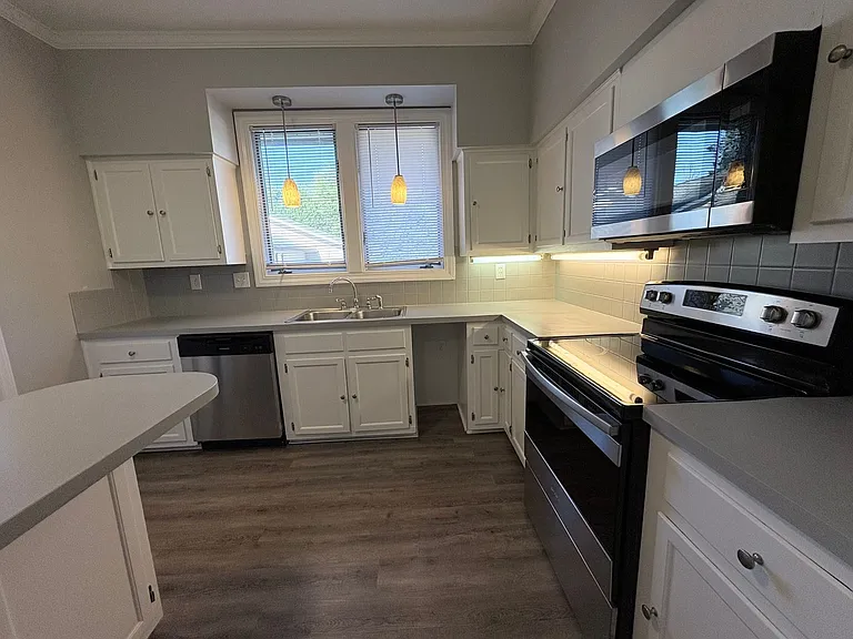 208 Forest View Ct — Photo 2