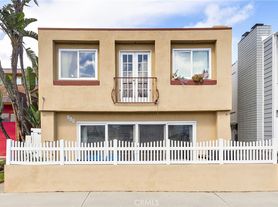 112 E Balboa Blvd, Newport Beach, CA