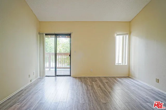 5760 Owensmouth Ave #14 — Photo 11