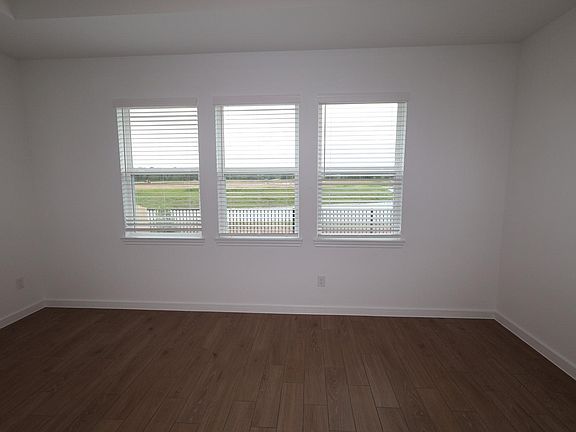 4th image of 2814 Duchess Dr