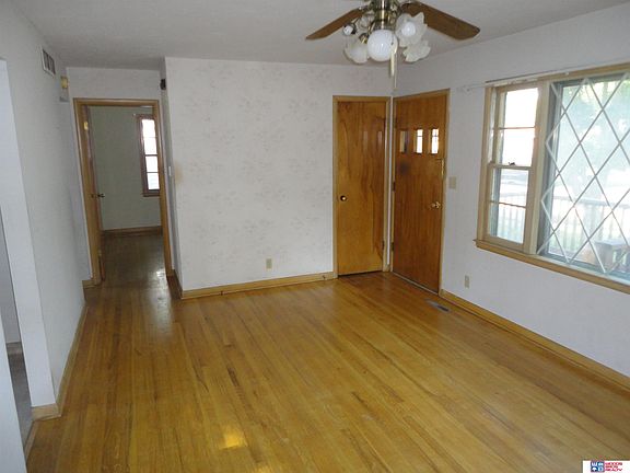 5th image of 6711 Vine St
