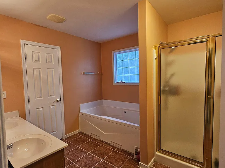 1300 Lomond Dr — Photo 11