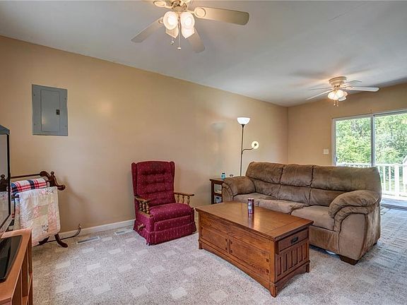 5th image of 115 Frederick Dr