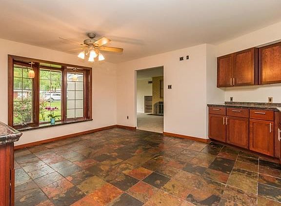 5th image of 29 Airshire Pl