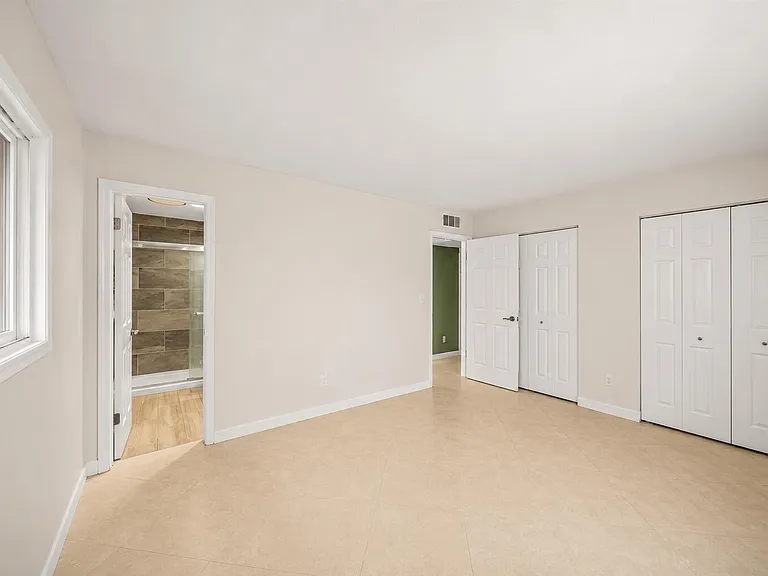 4528 SW 54th St #302-B — Photo 6