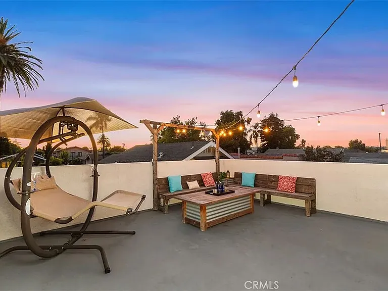 2BD/1BA Apartment in Belmont Heights — Photo 13